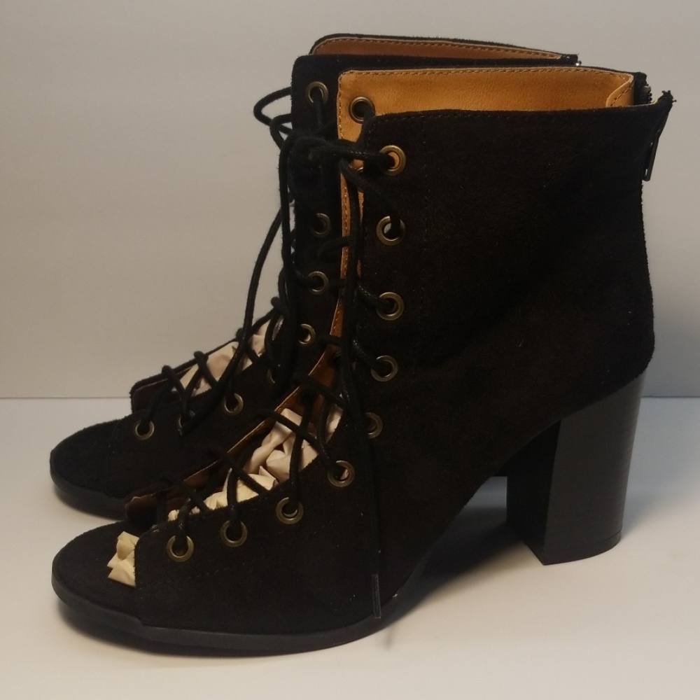 Madden Girl Size 7.5 Black Booties
